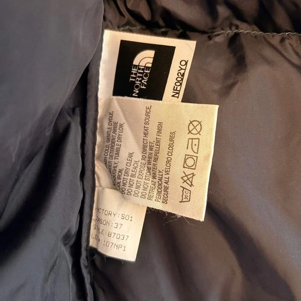 The North Face Men's Black and Green Puffer Vest - Picture 4 of 5
